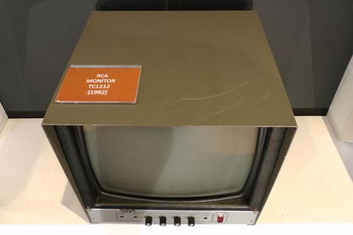 RCA monitor (1982)