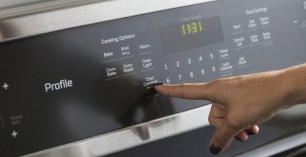 A smart oven that turns itself off when it detects fire or smoke is being showcased at the world’s biggest consumer electronics show in Las Vegas.