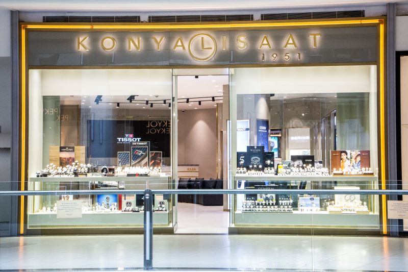 An IDIS end-to-end retail branch network solution has been adopted across all Konyalı Saat’s 40 store locations in Türkiye as well as at the retailer’s warehouse and workshop where high value watches are repaired, serviced, and calibrated.
